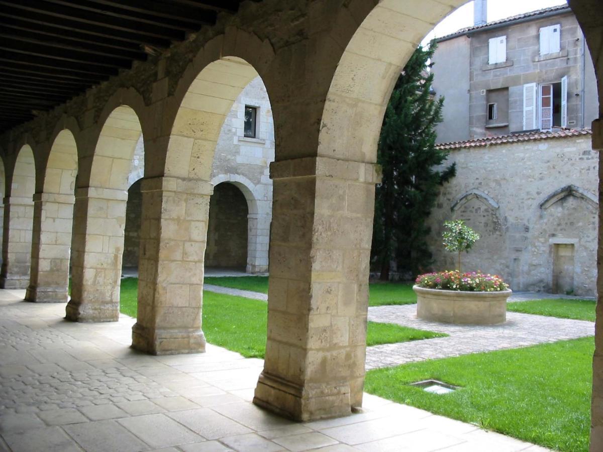 Ibis Budget Cognac Châteaubernard Exterior photo